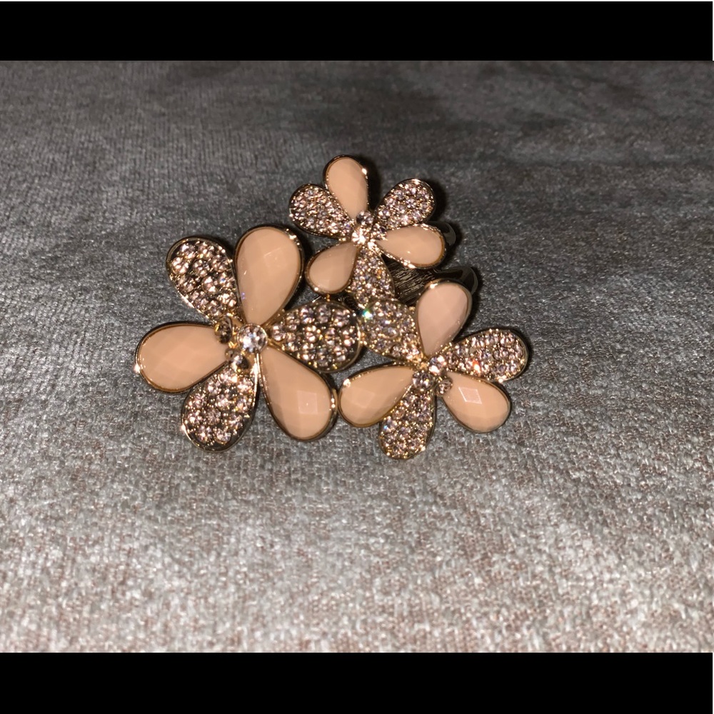 Peach colored jeweled floral clasped bracelet. - Picture 1 of 4